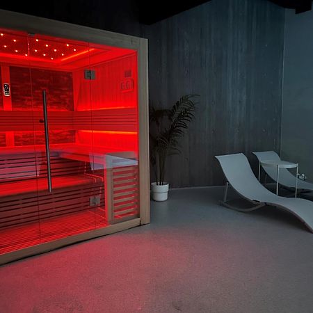 Sorlandsidyll Med Svommebasseng! Apartamento Kristiansand Exterior foto