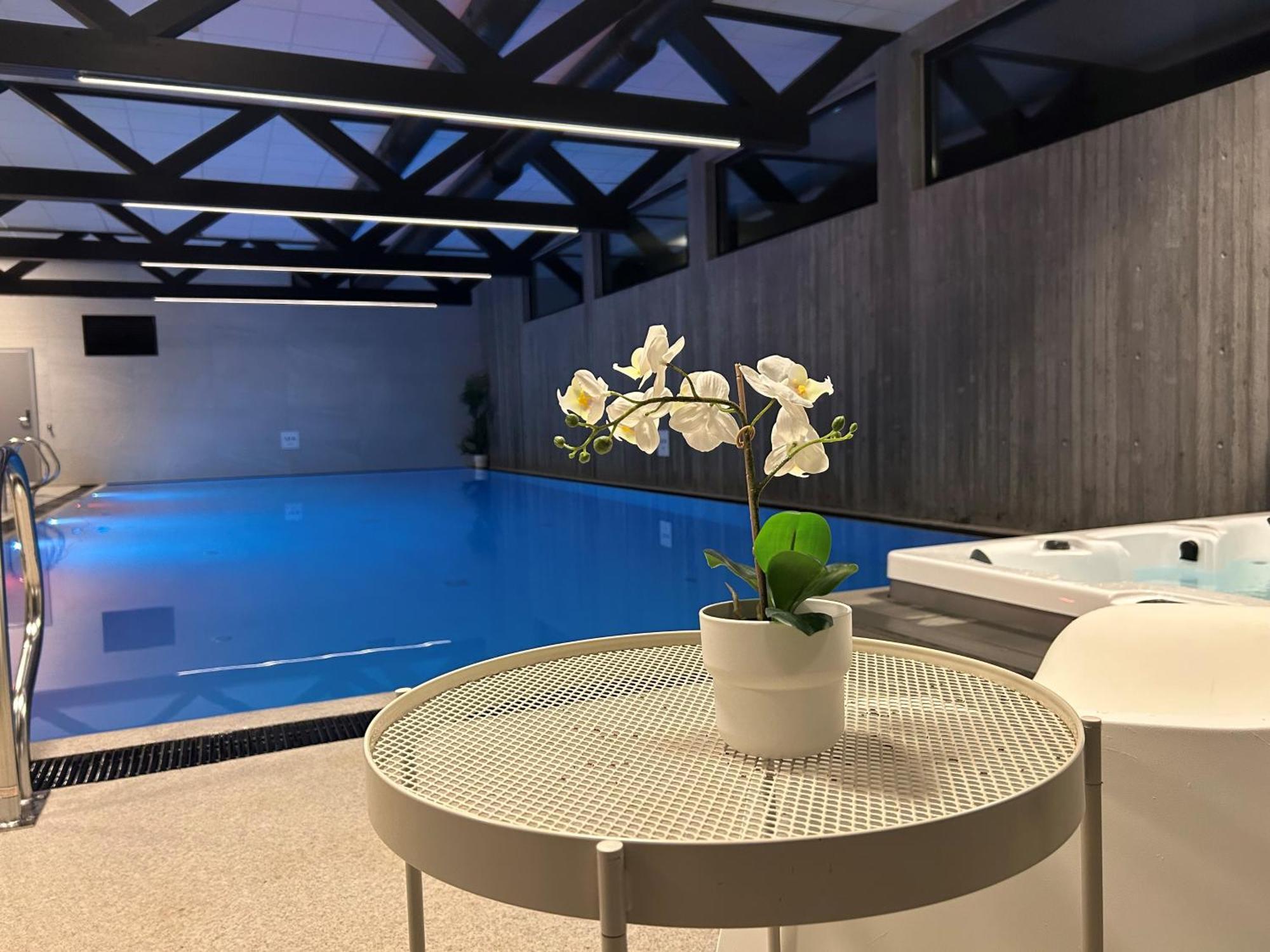 Sorlandsidyll Med Svommebasseng! Apartamento Kristiansand Exterior foto